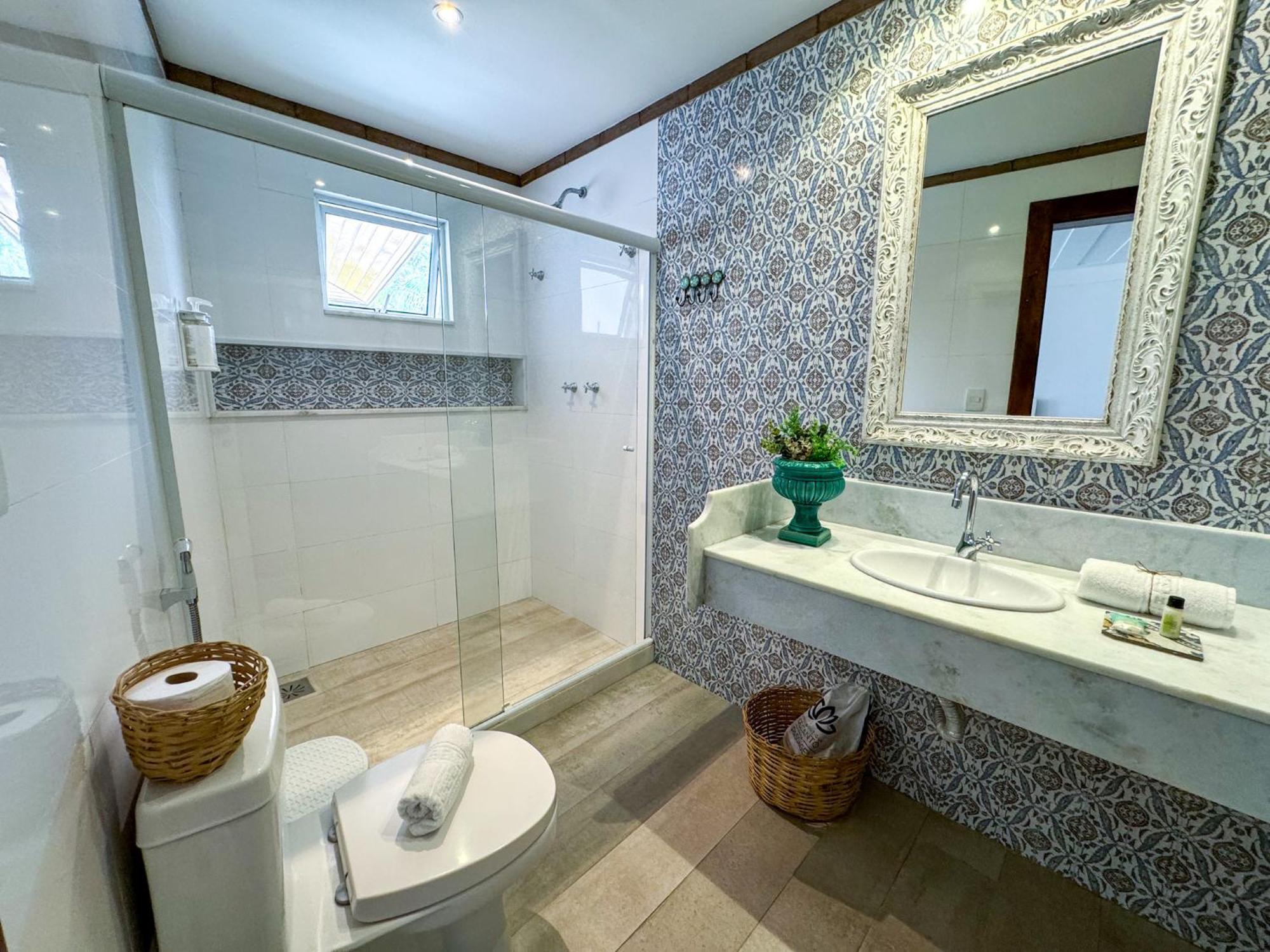 Quarto Triplo com Vista Piscina